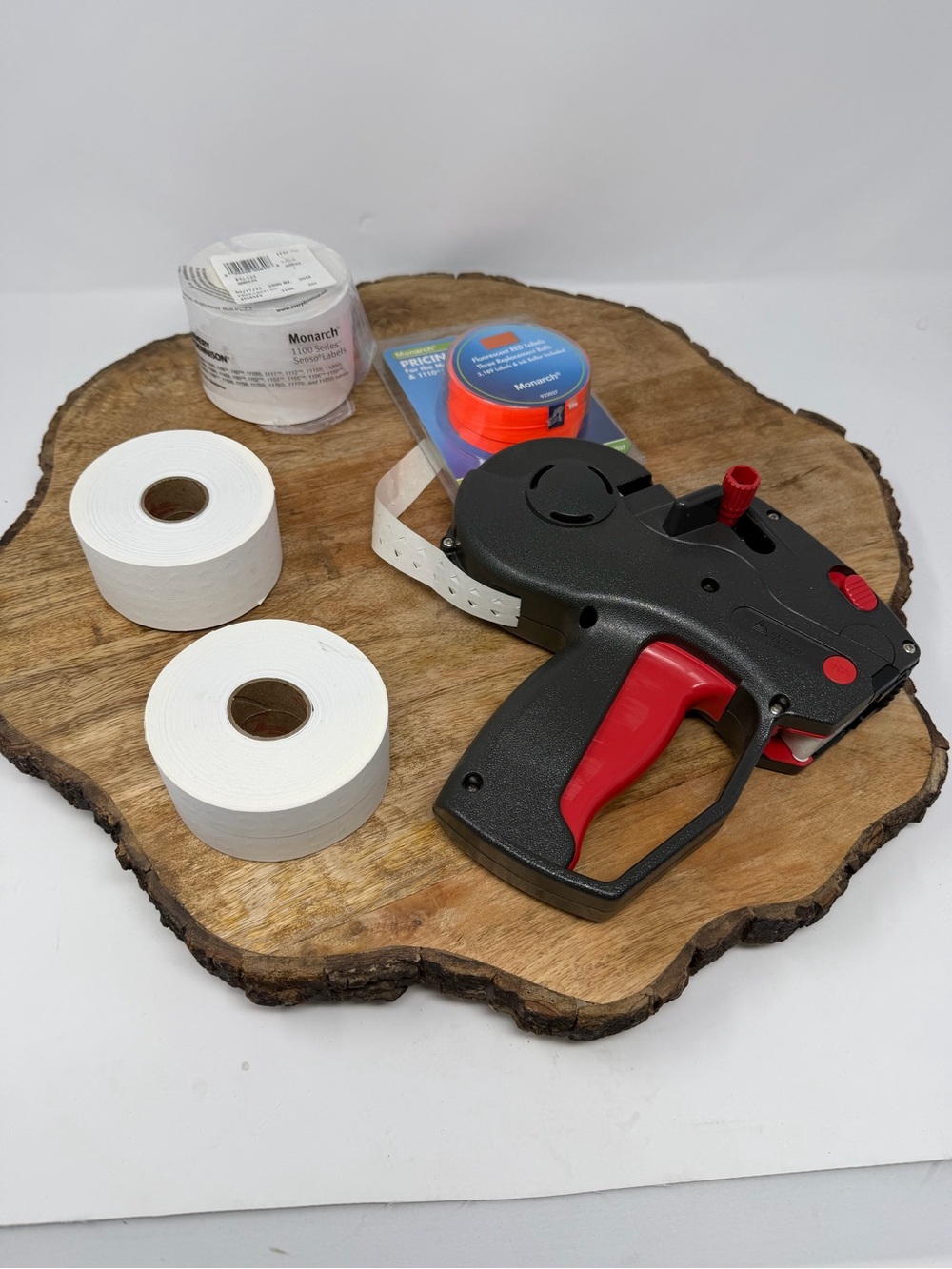 Avery Monarch 1131 Retail Pricing Gun With White And Orange Label Rolls